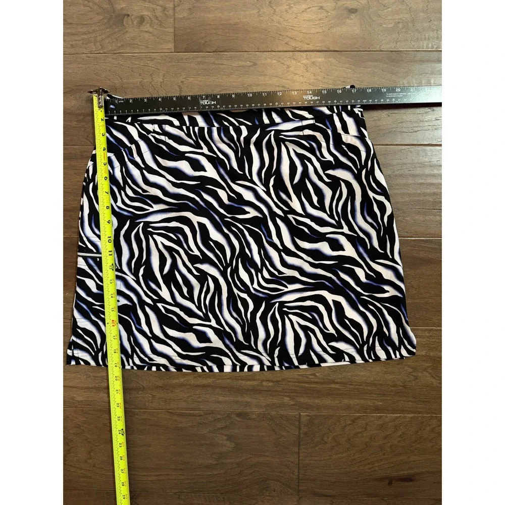 Zenergy Golf by Chicos Zebra Print Skort Black White Blue Active Skirt Size 2 - Picture 6 of 6